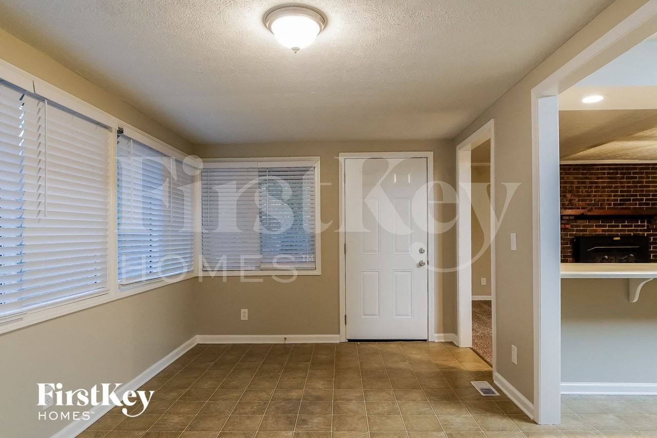 5292 Clarkview Dr - Photo 5 of 15