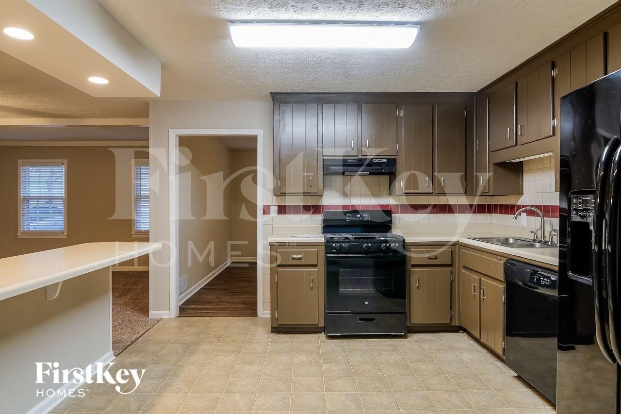 5292 Clarkview Dr - Photo 7 of 15