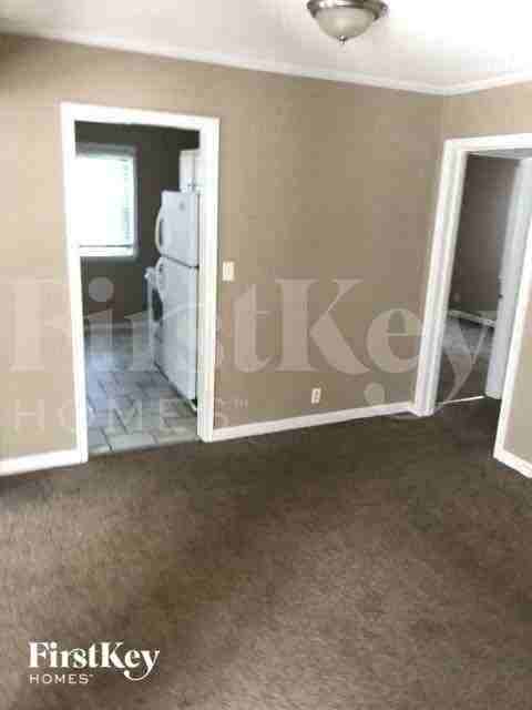 9058 E 66th Ter - Photo 4 of 10