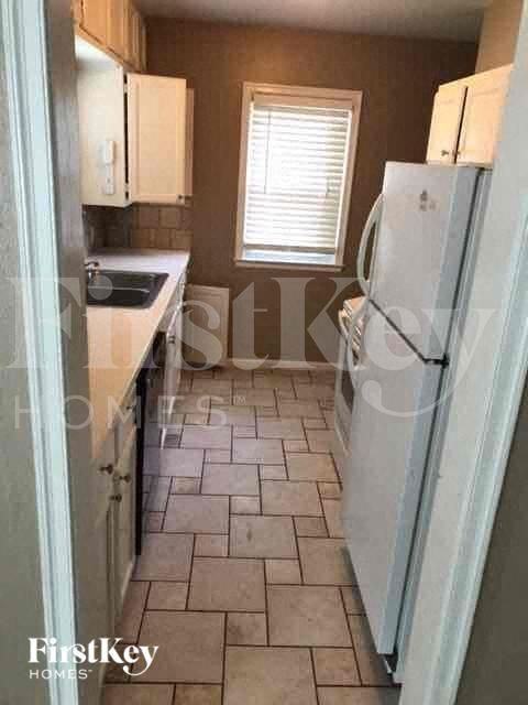 9058 E 66th Ter - Photo 5 of 10