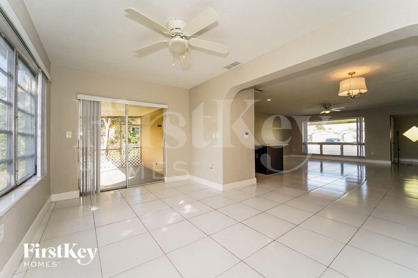 7520 Coral Blvd - Photo 3 of 15