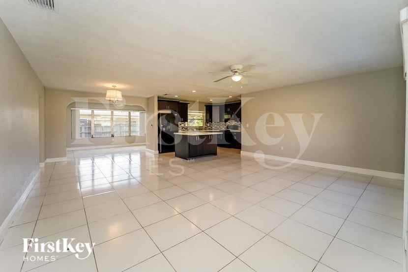 7520 Coral Blvd - Photo 4 of 15