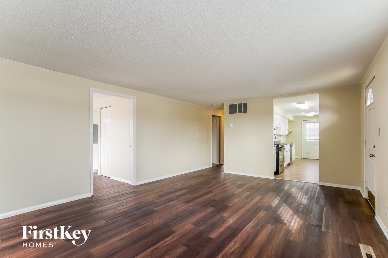 728 Jackson Ave - Photo 4 of 15