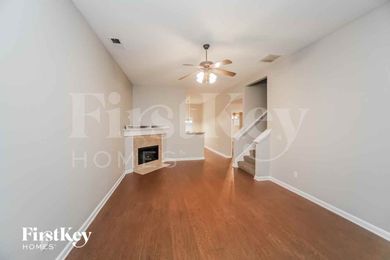 7226 Grapetree Trl - Photo 2 of 15
