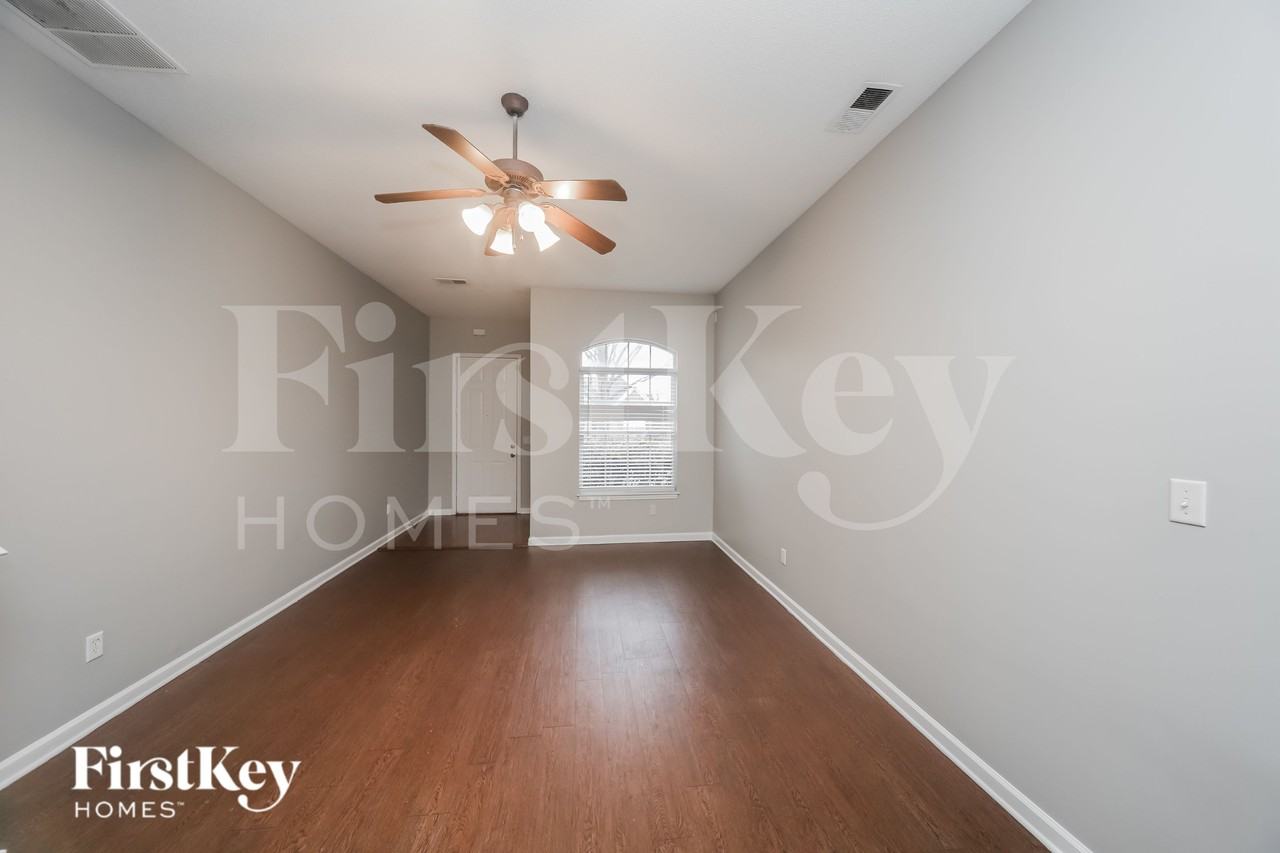 7226 Grapetree Trl - Photo 3 of 15