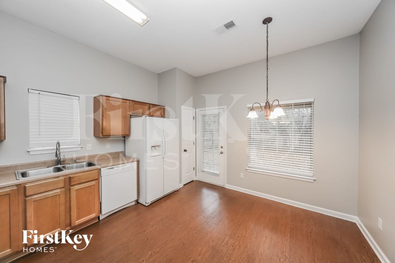 7226 Grapetree Trl - Photo 4 of 15