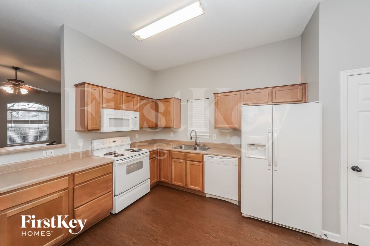 7226 Grapetree Trl - Photo 5 of 15