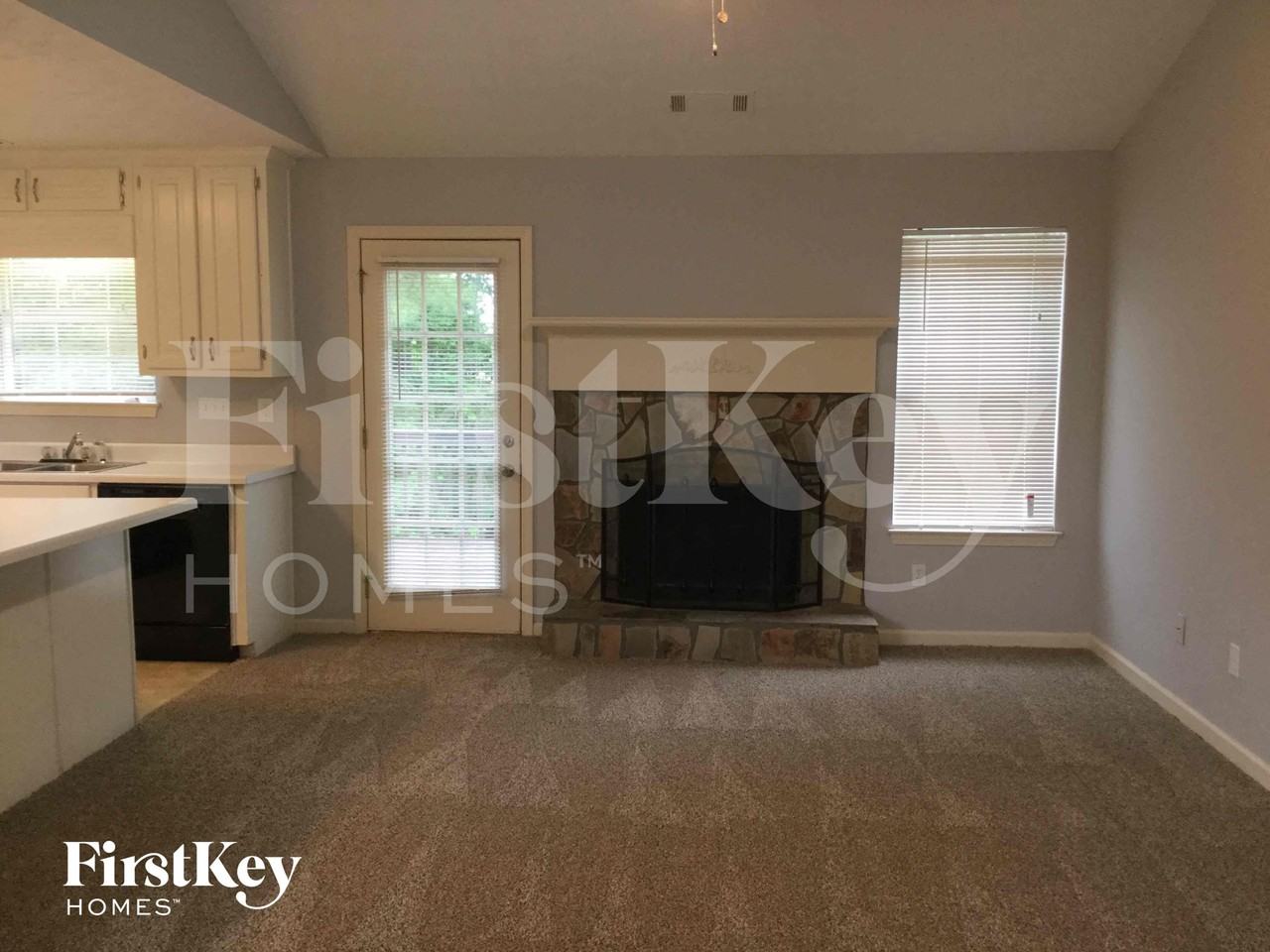 715 Grove Pointe Cir - Photo 2 of 9