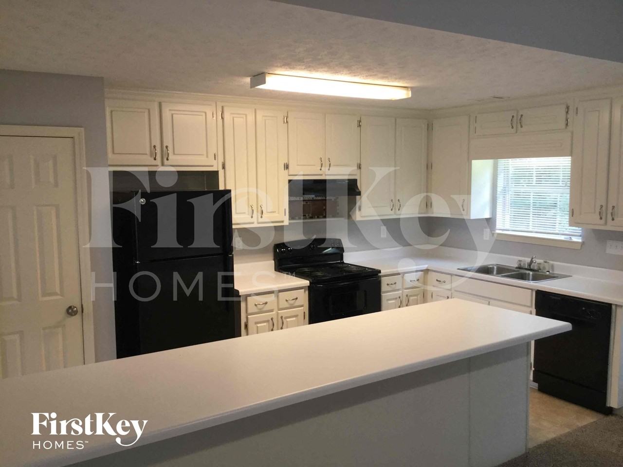 715 Grove Pointe Cir - Photo 3 of 9