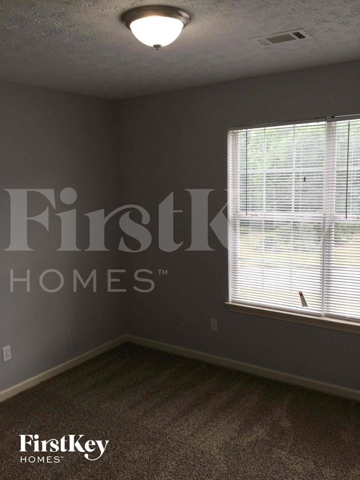 715 Grove Pointe Cir - Photo 5 of 9