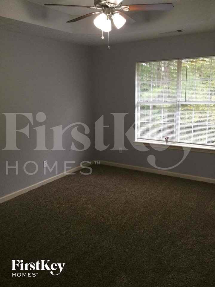 715 Grove Pointe Cir - Photo 6 of 9