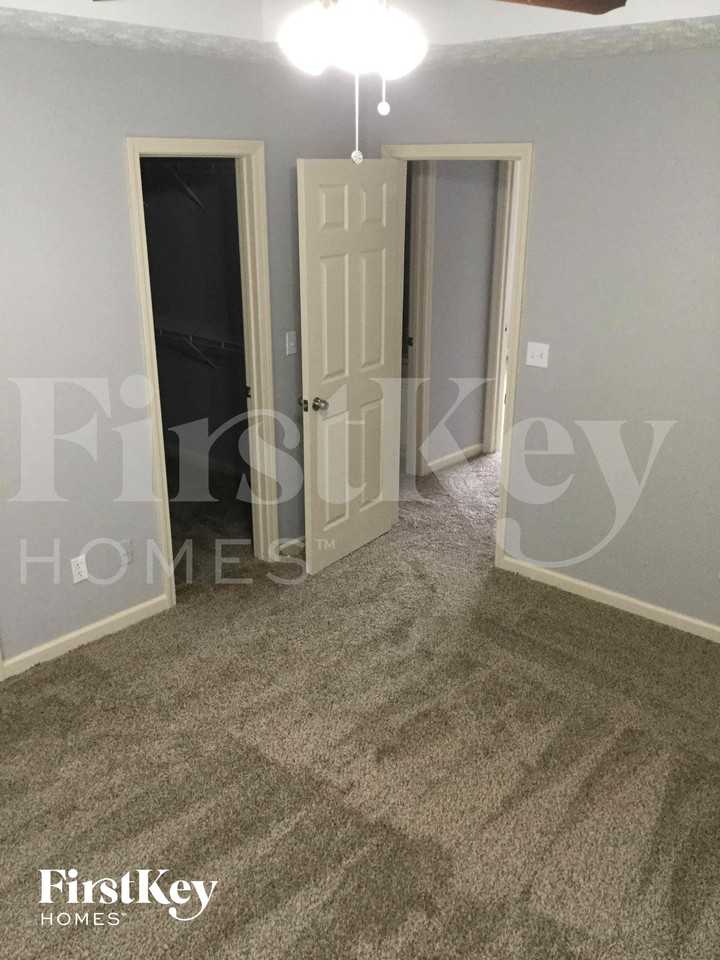 715 Grove Pointe Cir - Photo 7 of 9