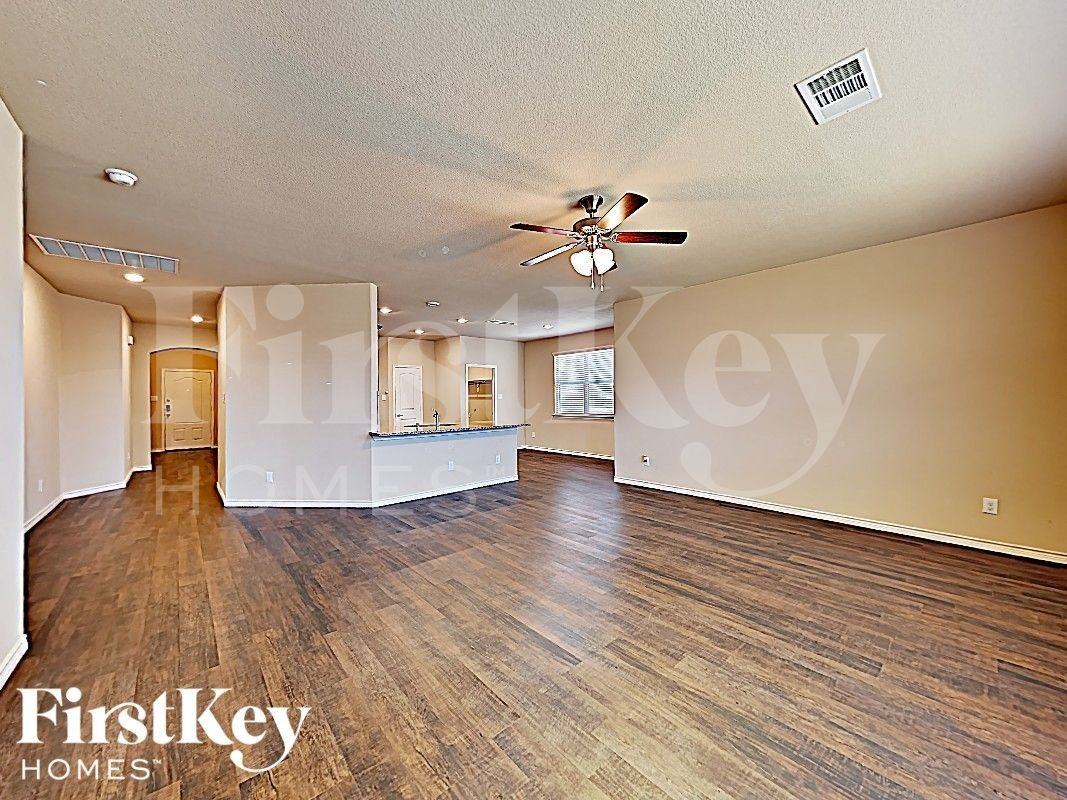 561 Jamestown Ln - Photo 2 of 17