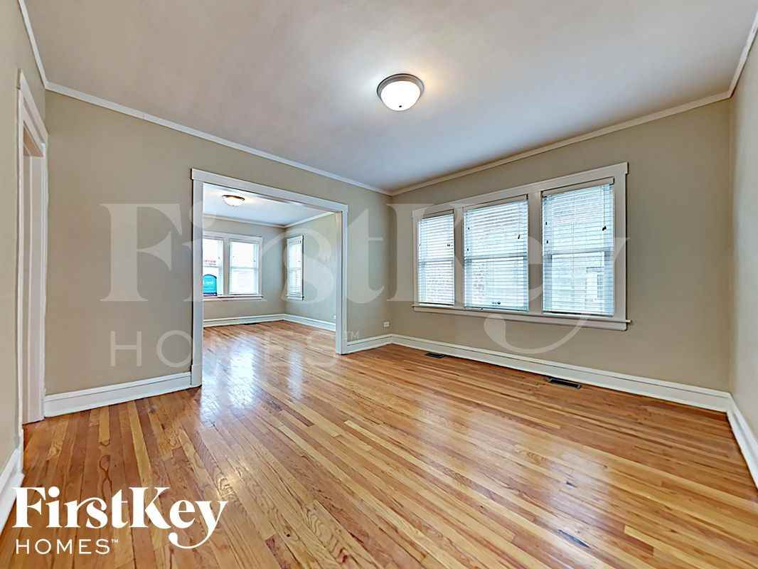 5143 W Fletcher St - Photo 4 of 17