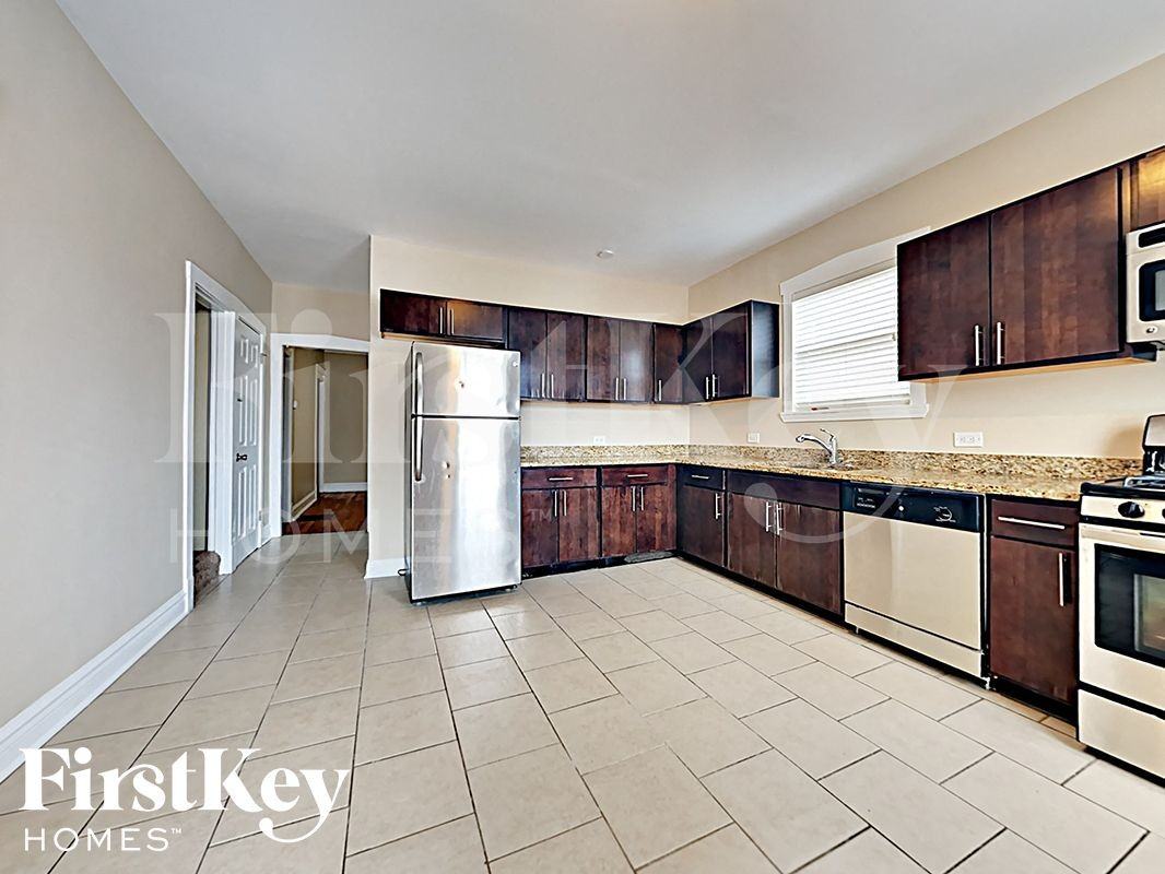 5143 W Fletcher St - Photo 6 of 17