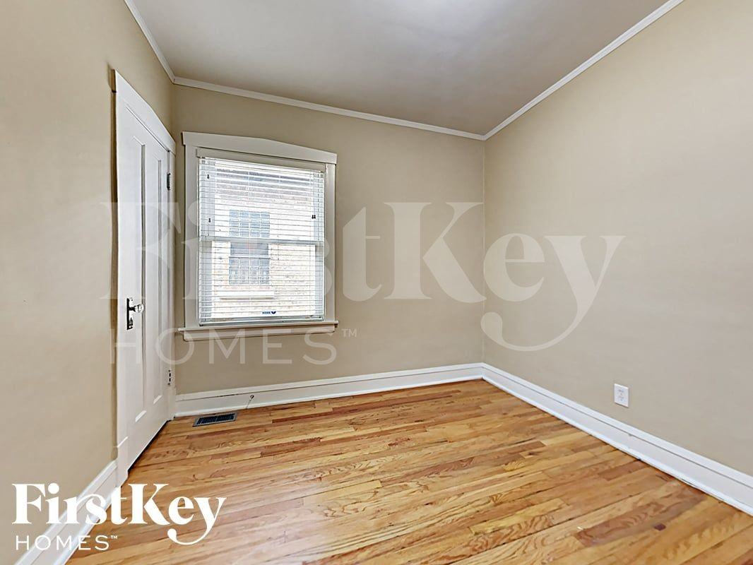 5143 W Fletcher St - Photo 7 of 17