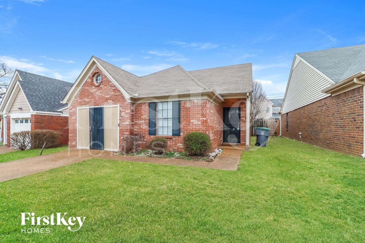 4458 Shadow Creek St - Photo 2 of 15