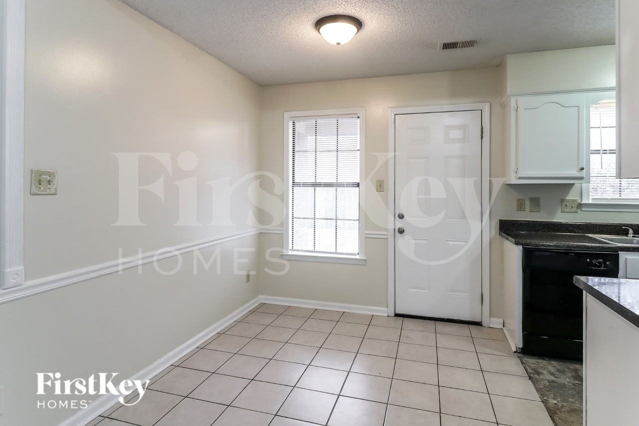 4458 Shadow Creek St - Photo 5 of 15