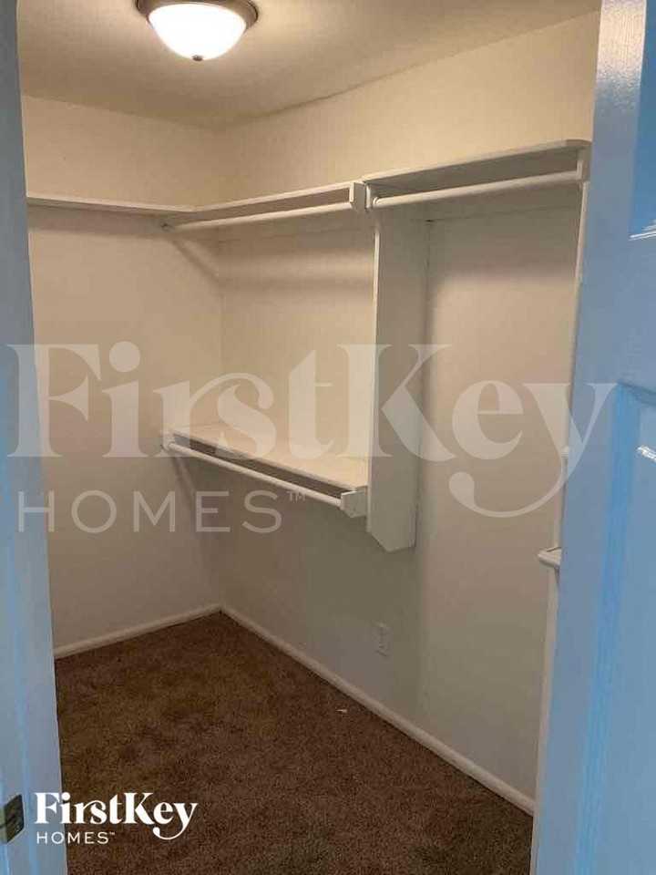 3526 N Faculty Dr - Photo 3 of 20