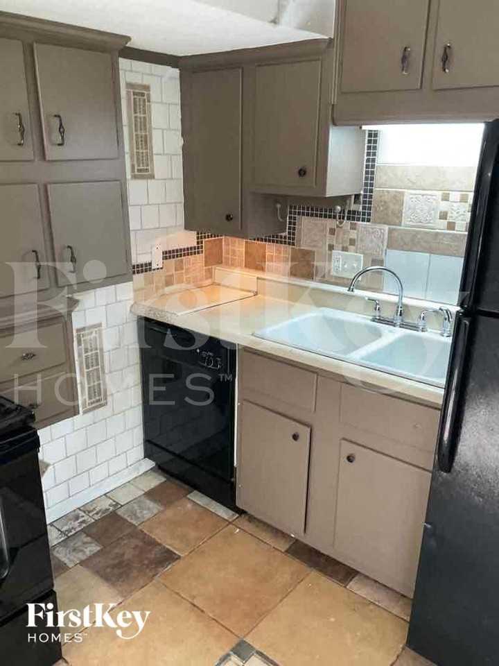 3526 N Faculty Dr - Photo 7 of 20