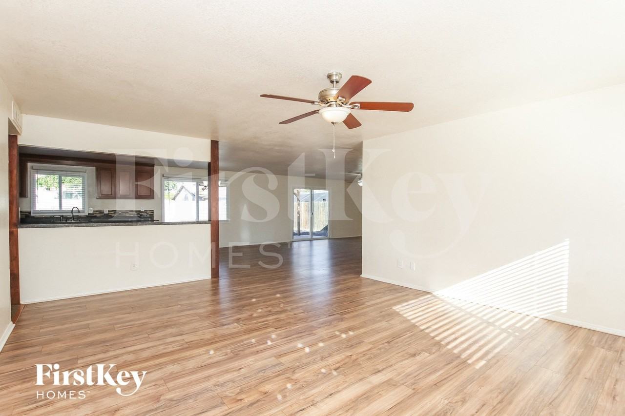 3502 E Greenway Ln - Photo 5 of 15