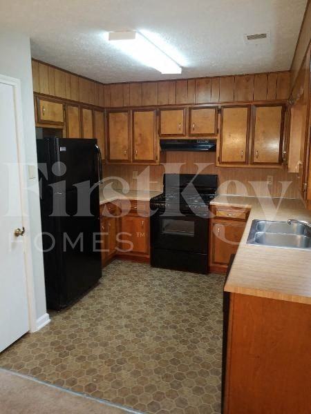 3396 Deshong Dr - Photo 4 of 16