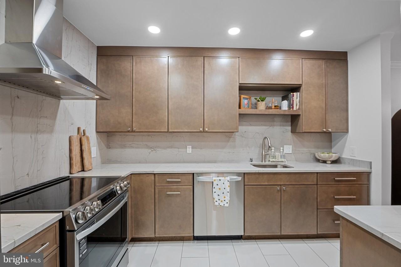 4311 Massachusetts Ave Nw - Photo 3 of 30