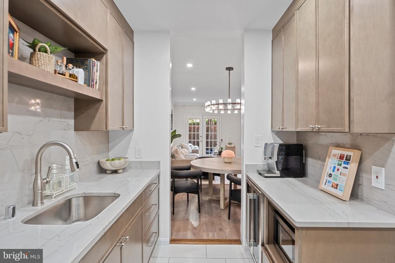 4311 Massachusetts Ave Nw - Photo 4 of 30