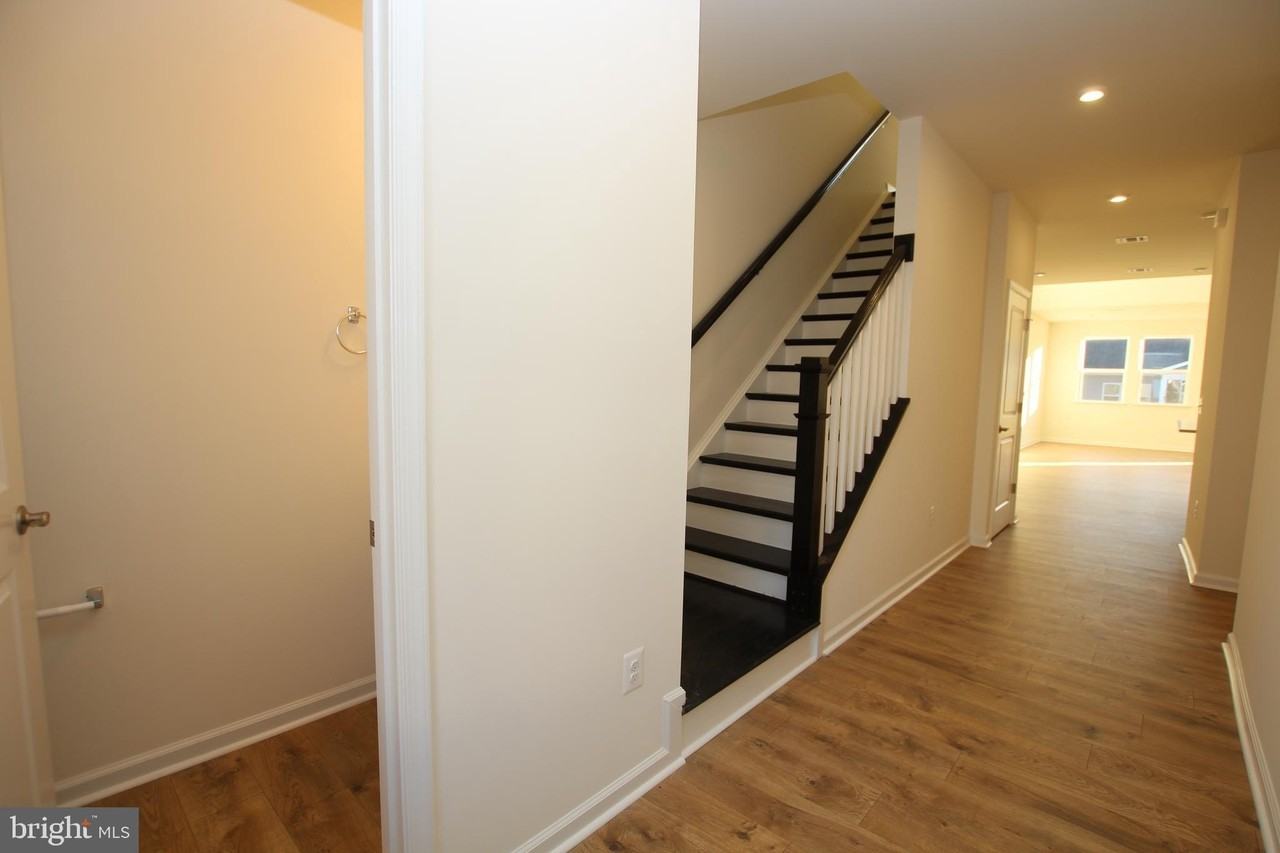 390 Scranton Ln - Photo 2 of 14