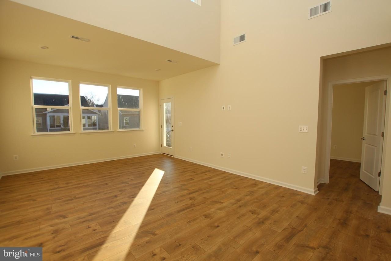 390 Scranton Ln - Photo 5 of 14