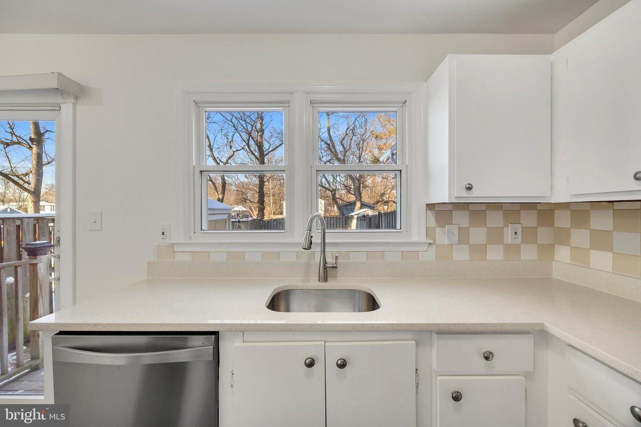 7662 Sherlock Ct - Photo 6 of 32