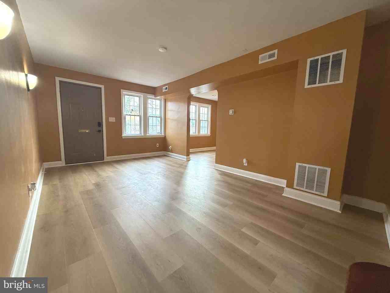 804 Radnor Ave - Photo 5 of 44