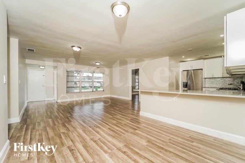 2419 Nw 87th Ln - Photo 4 of 15