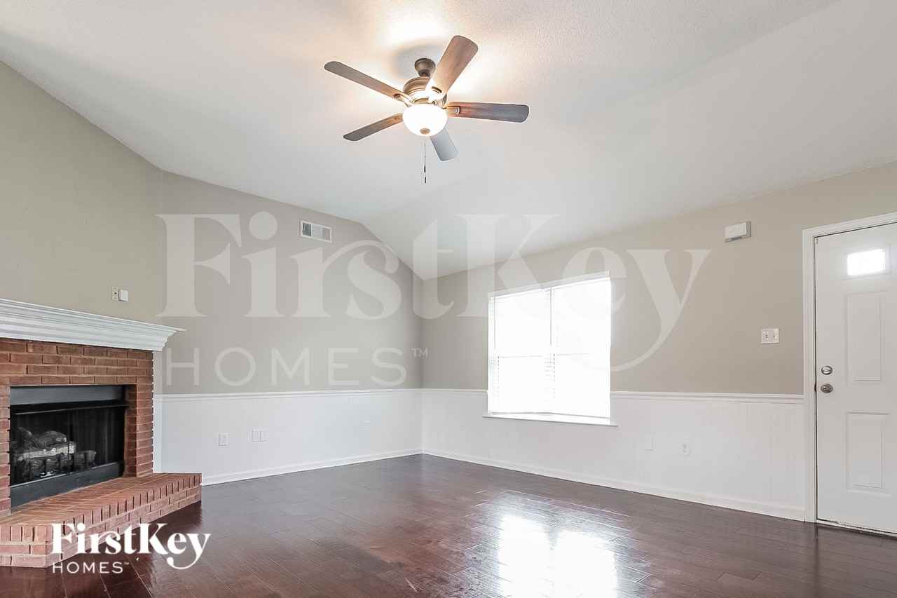 234 Oxford Dr - Photo 4 of 16