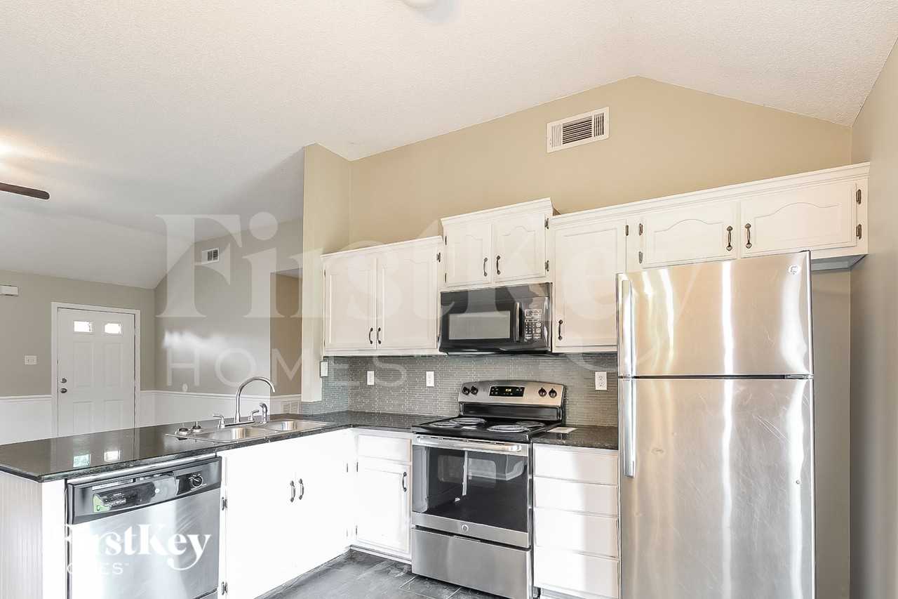 234 Oxford Dr - Photo 6 of 16