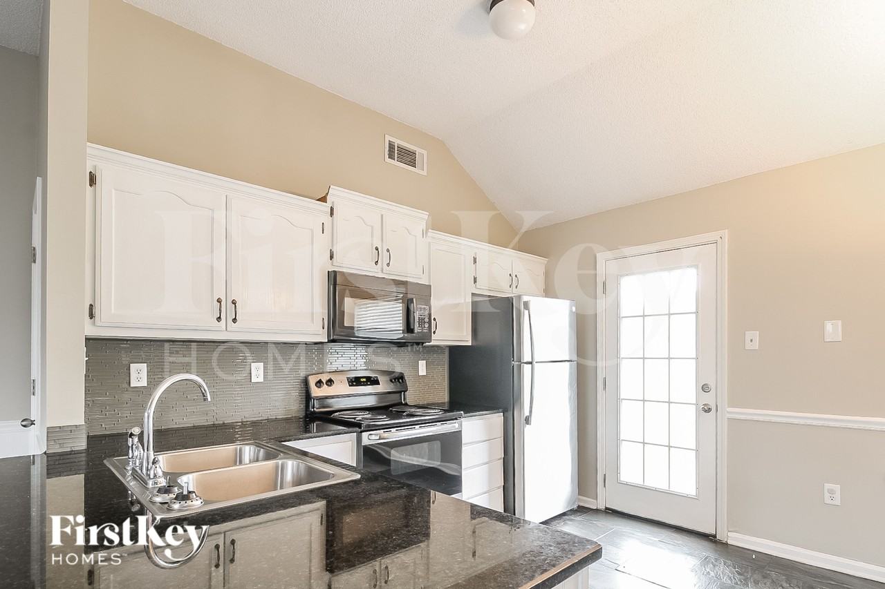 234 Oxford Dr - Photo 7 of 16