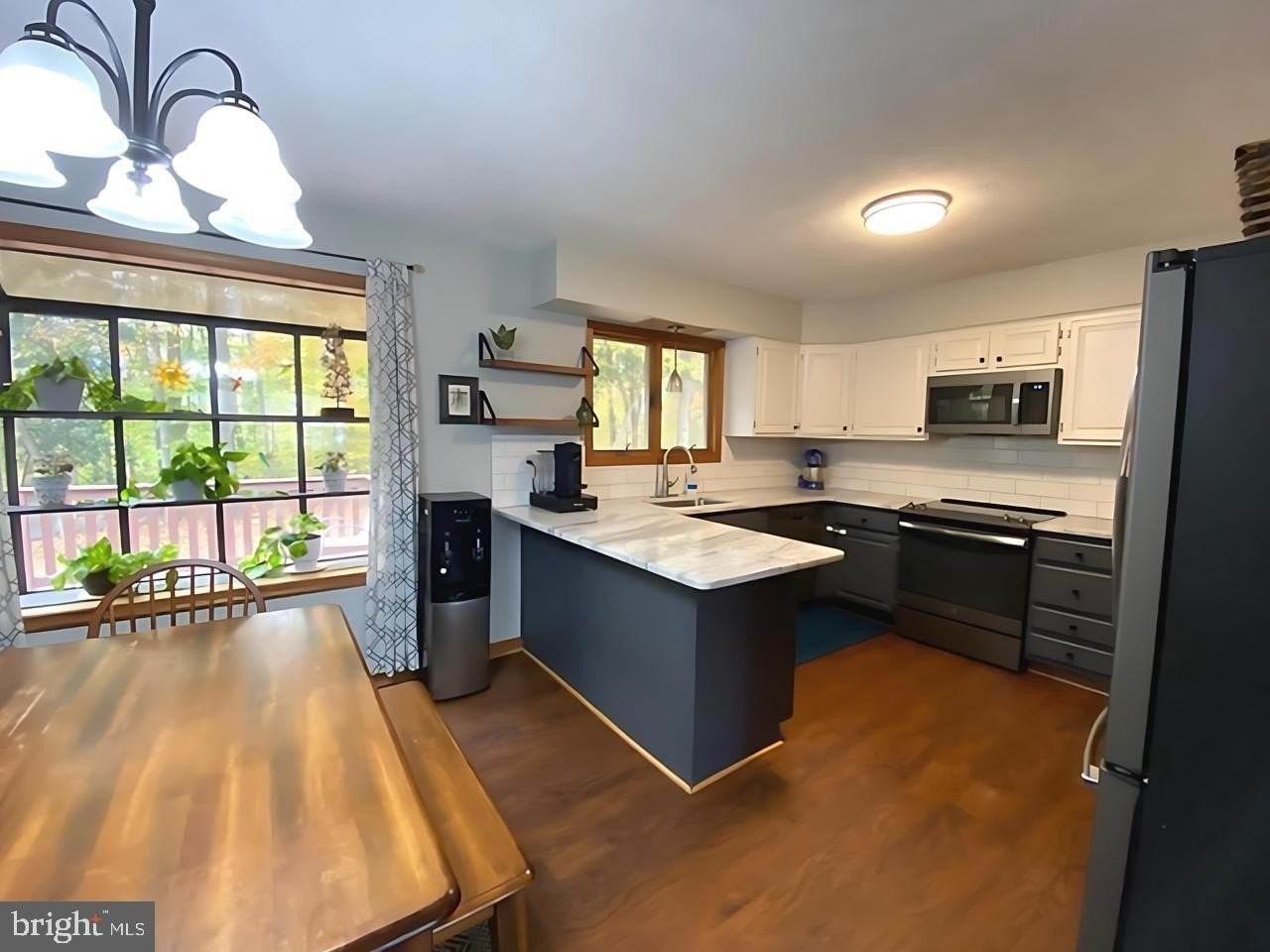 8624 Valley Dr - Photo 3 of 25