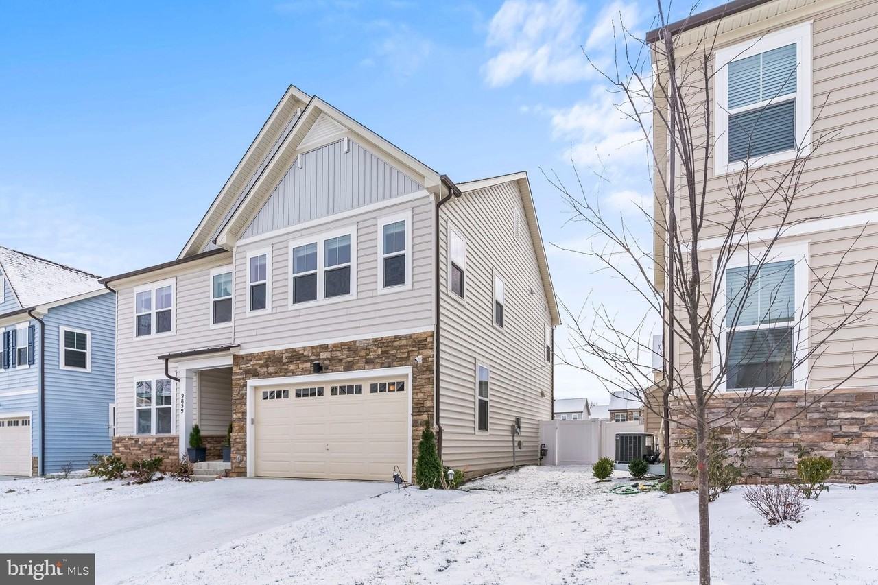 9859 Selkie Ln - Photo 2 of 47