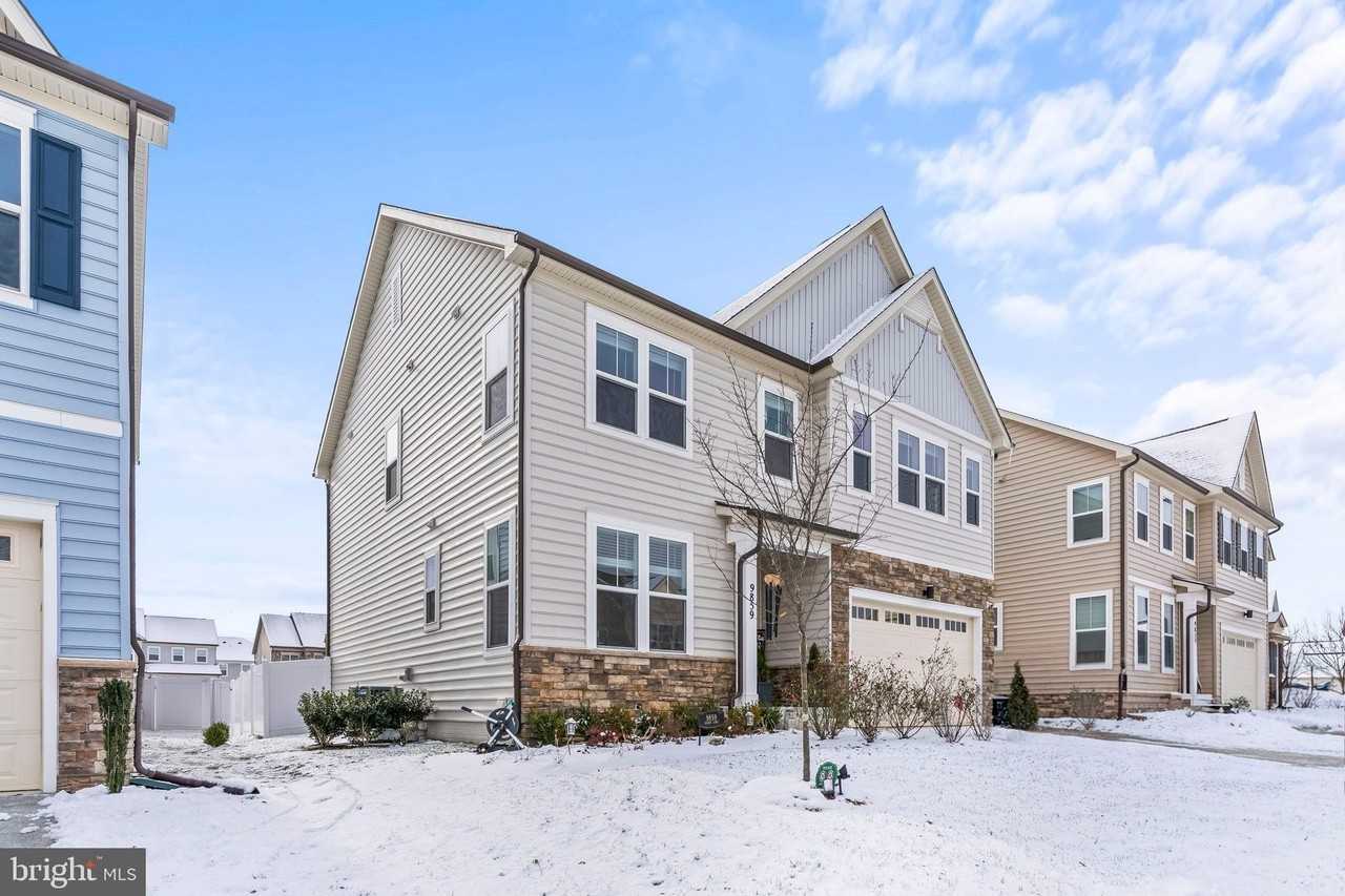 9859 Selkie Ln - Photo 3 of 47