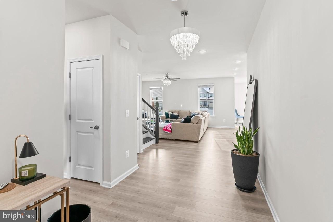 9859 Selkie Ln - Photo 4 of 47