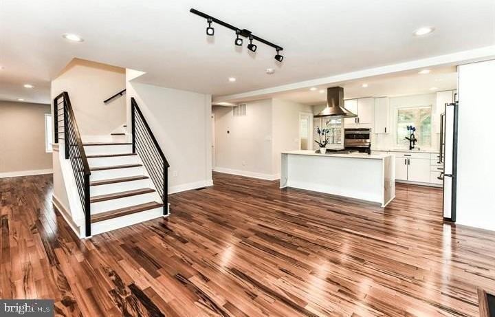 5311 Roosevelt St - Photo 4 of 18