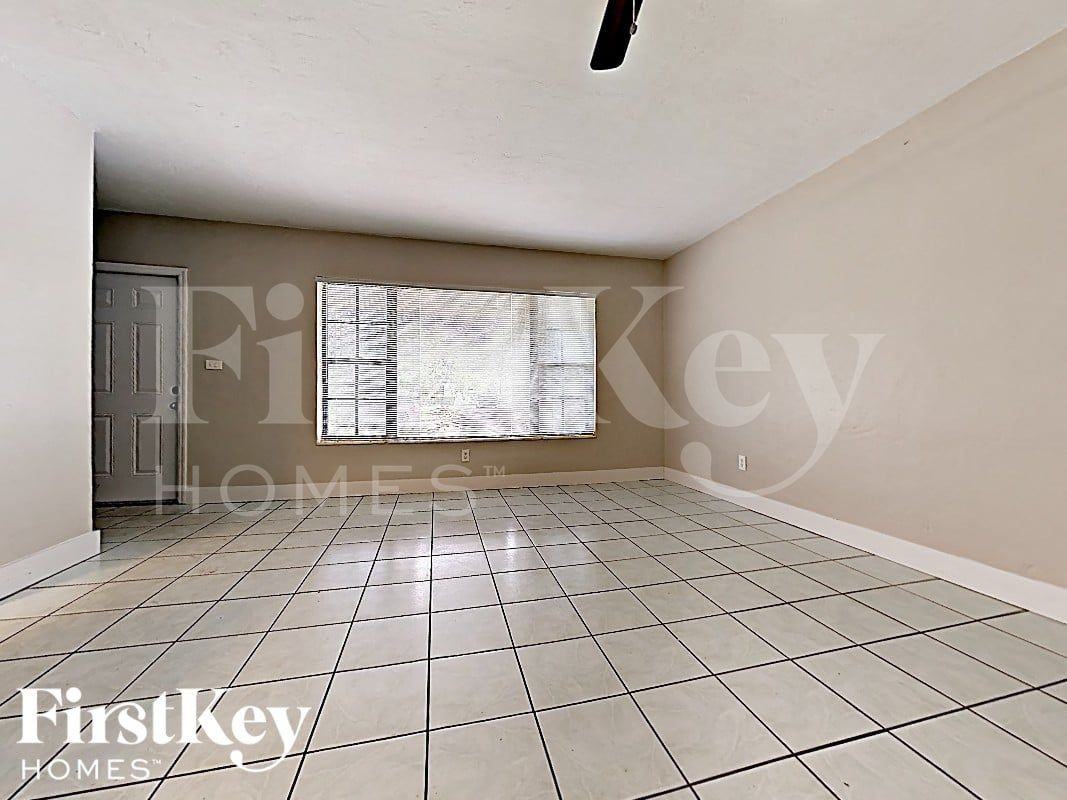 1315 Nestreet - Photo 2 of 17