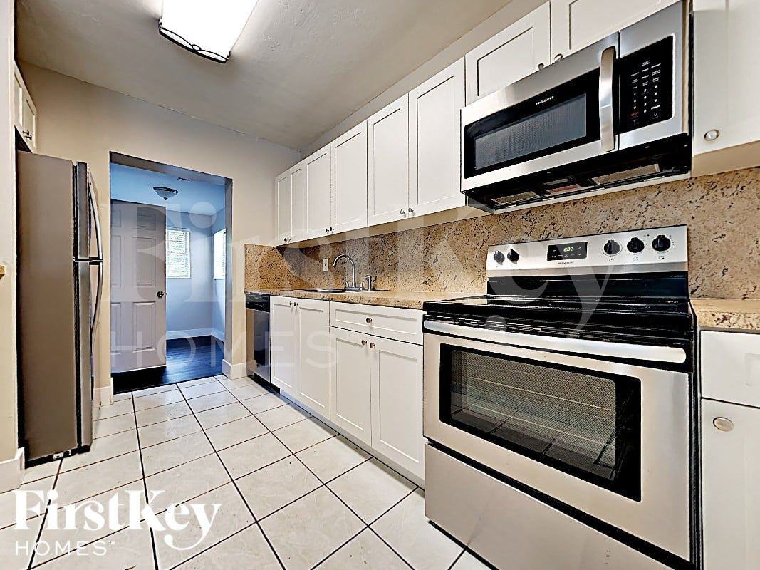 1315 Nestreet - Photo 5 of 17