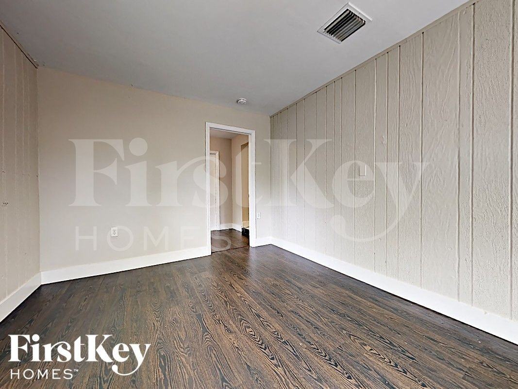 1315 Nestreet - Photo 6 of 17