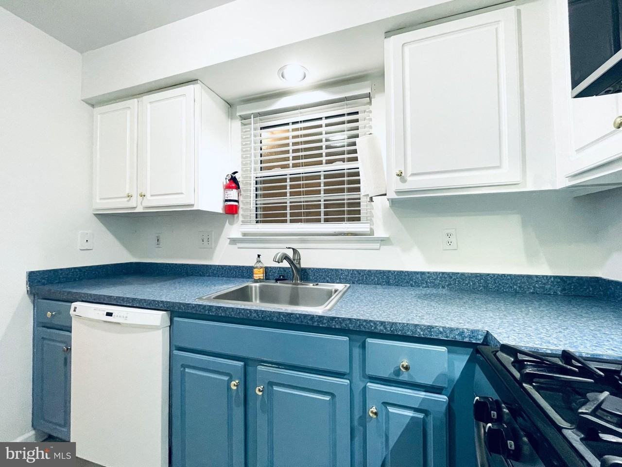 3005 Creekside Ct Unit 43 #43 - Photo 3 of 24