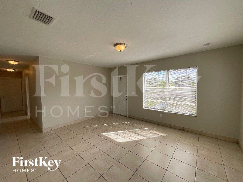 1231 Ne 214th St - Photo 2 of 13