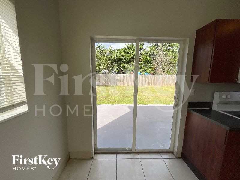 1231 Ne 214th St - Photo 3 of 13