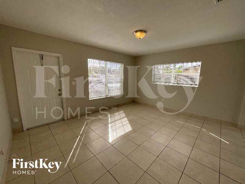 1231 Ne 214th St - Photo 4 of 13