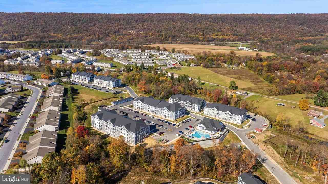 2320 Hadley Blvd Apt 101 #101 - Photo 2 of 31