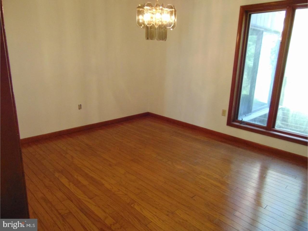 1175 Osborne Rd - Photo 5 of 21